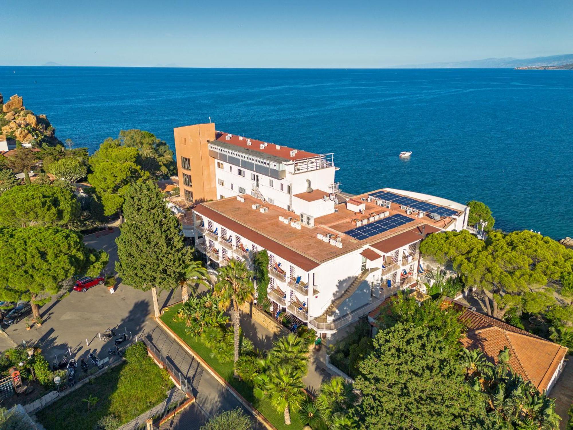Kalura Hotel 4*