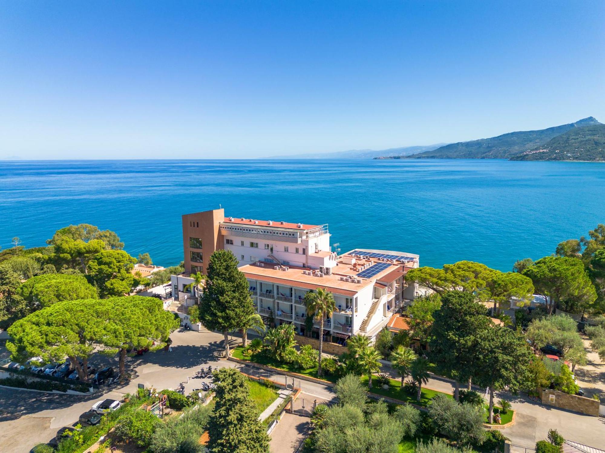 Kalura Hotel 4*